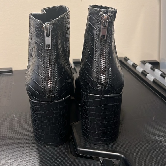 Steve Madden Julianne Black Croc Booties Size 9 - Picture 3 of 10